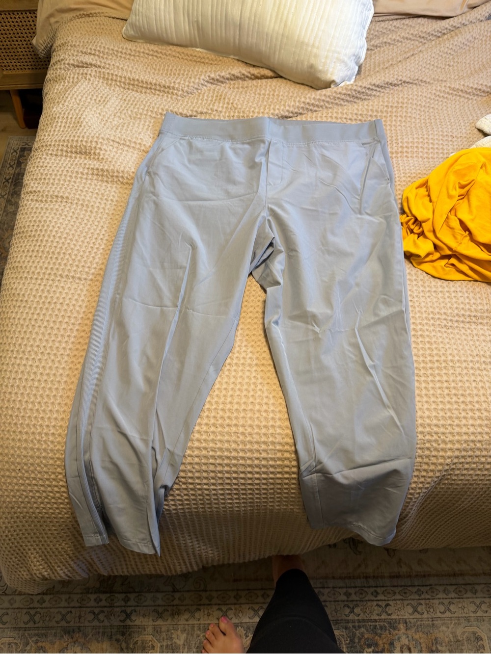 Serra Light Gray Capri Active Leggings